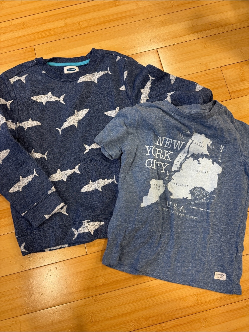 LIKE NEW! BUNDLE! 2! old Navy Kids Toddler Cotton Tee + Sweatshirt Sz S (6/7)